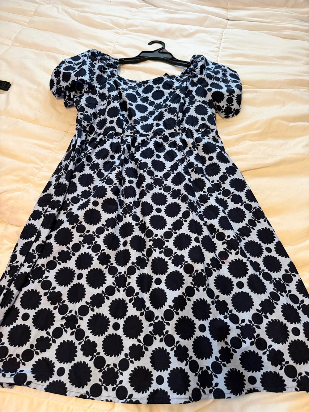 Time and Tru Black and White Floral Puff Sleeve Dress